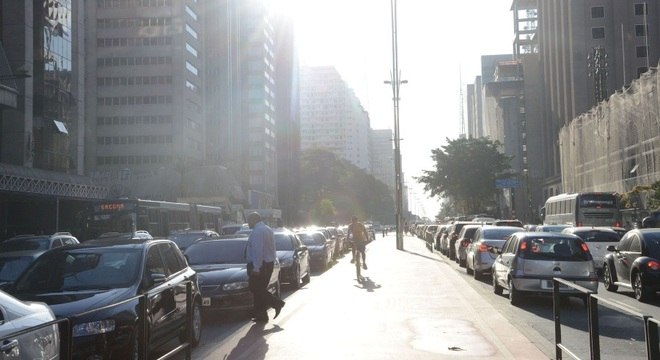 Clima ensolarado na avenida Paulista na quarta-feira (6); termômetros marcavam 27ºC
 