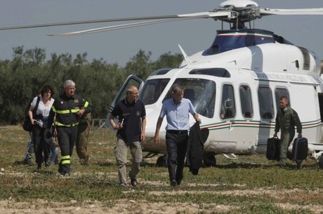 Secretário de Estado italiano chega ao local do acidente

