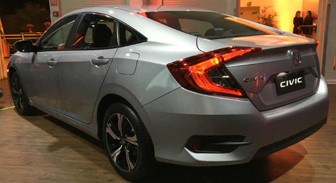 A geração 10 do Honda Civic chega oficialmente às lojas brasileiras no dia 25 de agosto
