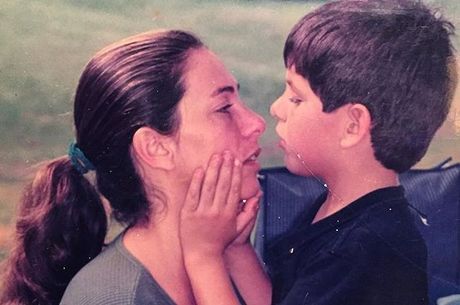 Cissa publicou uma foto com o filho Rafael na infância