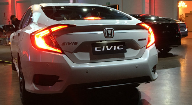 Lanternas com formato de bumerangues serão iluminadas por LEDs em todas as versões do Civic