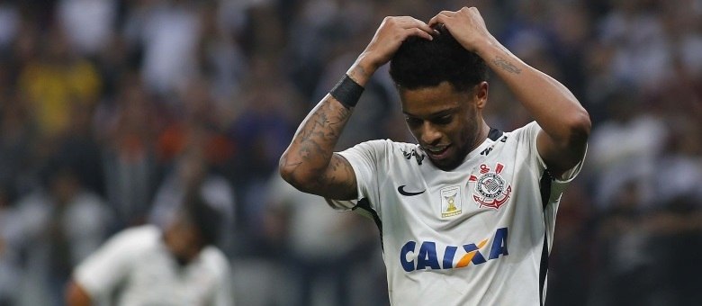 André lamenta chance desperdiçada pelo Corinthians no empate contra o Figueirense na Arena