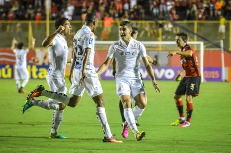 Jogadores do Santos comemoraram os três pontos fora de casa