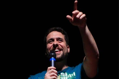 Humorista se apresenta em Salvador no domingo (31)