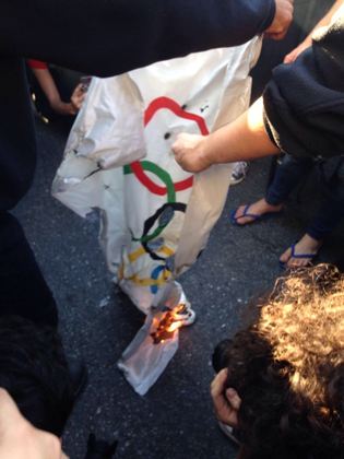 r7rio-082016-protesto-olimpiadas
