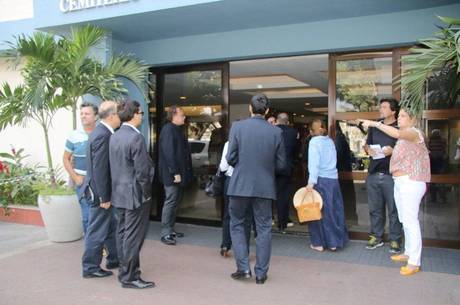 Familiares e amigos se despedem de Ivo Pitanguy Familiares e amigos se despedem de Ivo Pitanguy