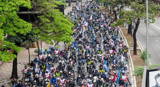 Os motociclistas chegaram a fechar a avenida 23 de Maio, na zona sul da capital, no sentido centro Os motociclistas chegaram a fechar a avenida 23 de Maio, na zona sul da capital, no sentido centro