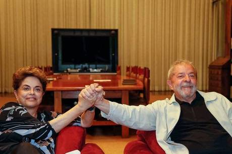 Dilma e Lula se reuniram no Palácio da Alvorada Dilma e Lula se reuniram no Palácio da Alvorada