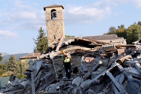 Prédios históricos foram afetados pelo terremoto
