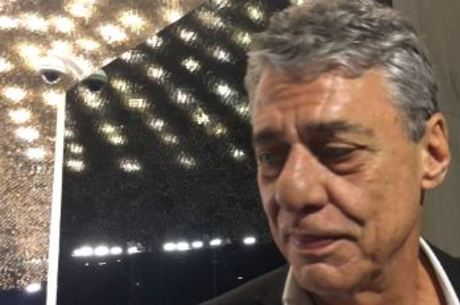 Chico Buarque se limitou a dizer que estava honrado no Congresso