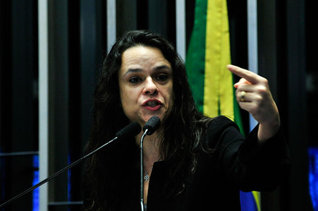 Janaina Paschoal disse que denúncia contra Dilma foi "desfigurada"
