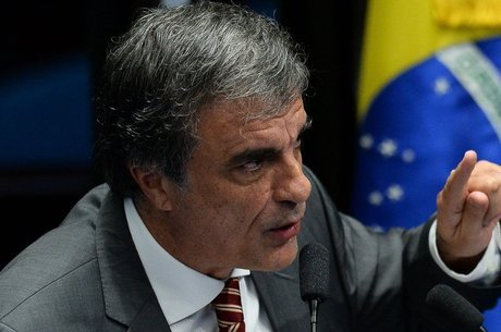 Cardozo afirma que a defesa não está tentando anular o impeachment da ex-presidente Dilma Rousseff