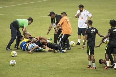 Neymar se divertiu com o assédio dos torcedores manauaras