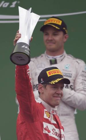 Vettel comemora terceira colocação