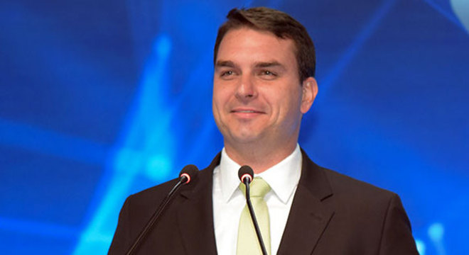 O filho de Jair Bolsonaro, Flavio Bolsonaro, eleito senador pelo RJ