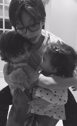 Vanessa Giácomo postou foto fofa dos três filhos
