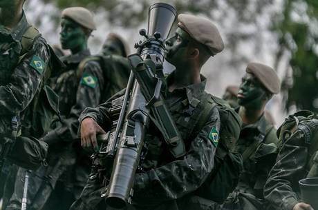 Efetivo das Forças Armadas deve ser reduzido Efetivo das Forças Armadas deve ser reduzido