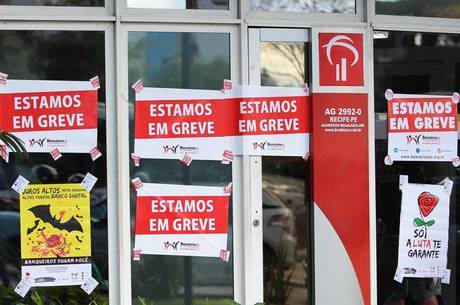 Agências de todo o País aderiram à paralisação dos bancários Agências de todo o País aderiram à paralisação dos bancários
