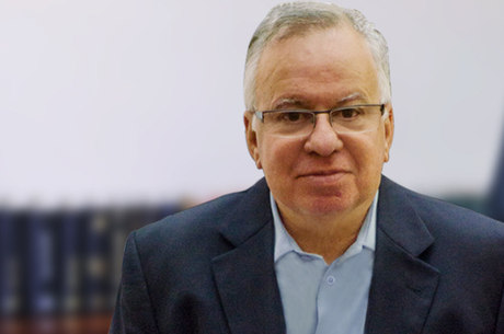 PM aposentado foi flagrado com uma criança seminua em carro