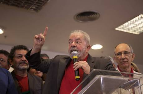 Além de Lula, viraram réus Marisa Letícia e outras seis pessoas Além de Lula, viraram réus Marisa Letícia e outras seis pessoas
