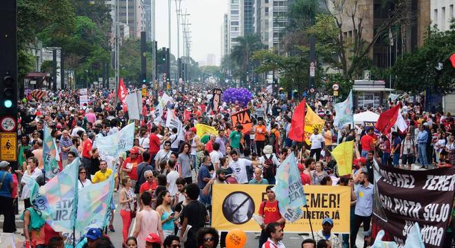 Manifestantes fazem ato contra governo do presidente Michel Temer na Avenida Paulista Manifestantes fazem ato contra governo do presidente Michel Temer na Avenida Paulista