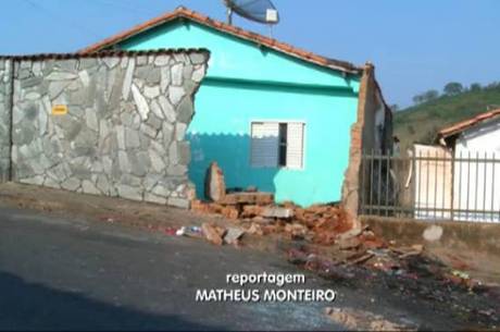 Muro da casa da vítima ficou destruído