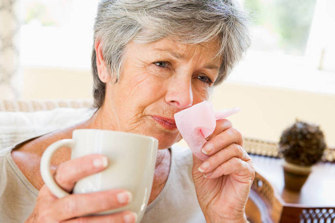 O que Ã© pneumonia? Pneumonia Ã© uma infecÃ§Ã£o do pulmÃ£o. Ocorre quando um agente infeccioso penetra nos alvÃ©olos pulmonares, onde acontece a troca gasosa. Pode ser causada por diversos agentes infecciosos, como vÃ­rus ou bactÃ©rias. Ocorre quando mecanismos de defesa das vias aÃ©reas e dos pulmÃµes nÃ£o sÃ£o suficientes para limpar o sistema respiratÃ³rio desses agentes e quando o sistema de imunolÃ³gico tambÃ©m falha*EstagiÃ¡ria do R7 sob supervisÃ£o de Deborah Giannini