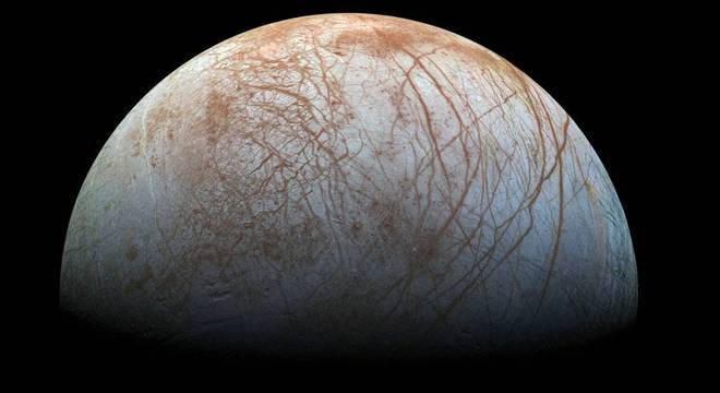 A lua Europa, de Júpiter: temperatura sempre abaixo de -160 ºC na superfície