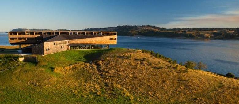 No Chile, Tierra Chiloé Hotel e Spa fica em frente à baía de Rilán e com vista para o pantanal de Pullao No Chile, Tierra Chiloé Hotel e Spa fica em frente à baía de Rilán e com vista para o pantanal de Pullao