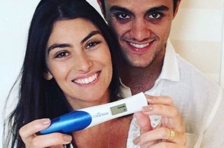 Felipe Simas e Mariana Uhlmann serão pais pela segunda vez 