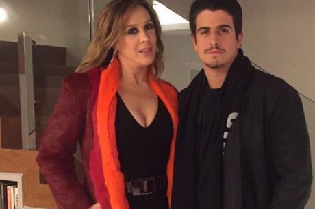 Enzo Celulari Toma Conta Dos Negocios Da Mae Claudia Raia Estou Fazendo Tudo Que Ele Manda Entretenimento R7 Famosos E Tv