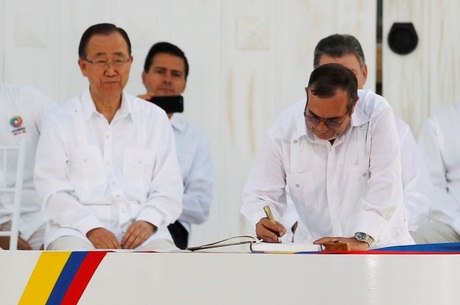 Acordo de paz da Colômbia que colocou fim a meio século de guerra com as Farc é visto como forte candidato ao Prêmio Nobel da Paz 