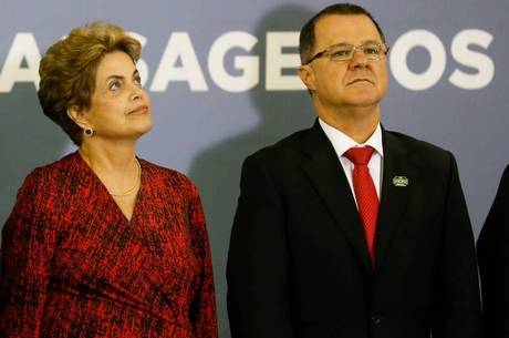 Dilma e Carlos Gabas durante evento em Brasília Dilma e Carlos Gabas durante evento em Brasília