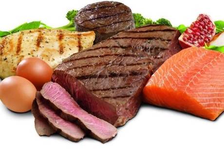 Os fenilcetonúricos devem evitar alimentos ricos em proteínas