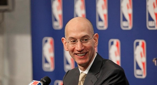 Silver, comissário da NBA, deverá convencer franquias a aprovar plano de retorno