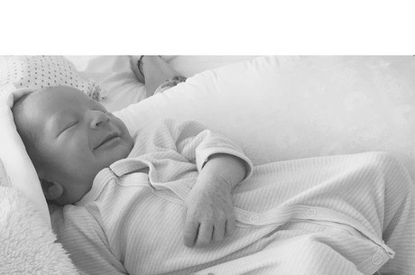 Candice Swanepoel compartilhou imagem do filho recém-nascido 