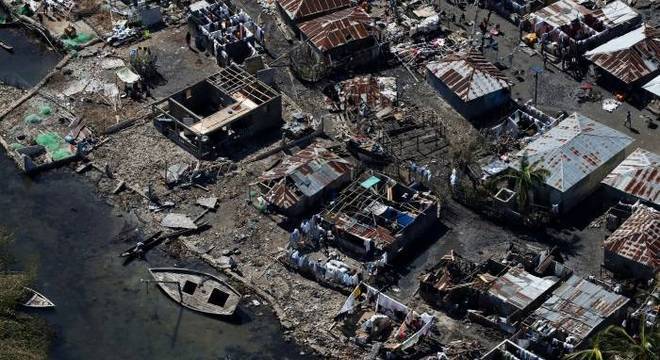 Casas destruídas após passagem do furacão Matthew em Corail, Haiti
