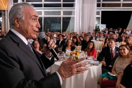 Temer durante jantar com deputados um dia antes de votação da PEC dos gastos Temer durante jantar com deputados um dia antes de votação da PEC dos gastos