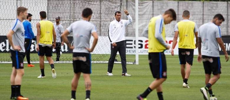 Técnico Fábio Carille mostrou-se empolgado para o início da temporada e na disputa do estadual Técnico Fábio Carille mostrou-se empolgado para o início da temporada e na disputa do estadual