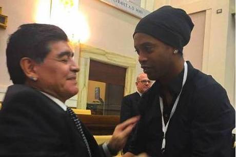 Ronaldinho Gaúcho e Maradona também encontraram com o Papa