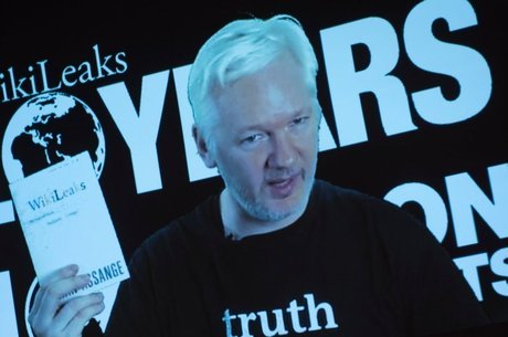 Julian Assange é Fundador do Wikileaks e promete se entregar