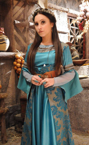 MELINA – Cananéia de Ai (Carla Diaz): Filha de KAMIR e ULA, torna-se princesa de Ai depois que seu pai assume o trono. Quando Ai é atacada pelos hebreus, tenta fugir disfarçada de serva e com sua serva NAJARA disfarçada de princesa. Sua escolta é atacada pelos hebreus, NAJARA que se identica como a princesa MELINA de Ai é morta. E a verdadeira MELINA foge e se esconde. Tem um romance com o hebreu IRU MELINA – Cananéia de Ai (Carla Diaz): Filha de KAMIR e ULA, torna-se princesa de Ai depois que seu pai assume o trono. Quando Ai é atacada pelos hebreus, tenta fugir disfarçada de serva e com sua serva NAJARA disfarçada de princesa. Sua escolta é atacada pelos hebreus, NAJARA que se identica como a princesa MELINA de Ai é morta. E a verdadeira MELINA foge e se esconde. Tem um romance com o hebreu IRU