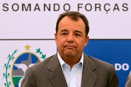 A polícia foi até a casa do ex-governador às 6h desta quinta-feira
