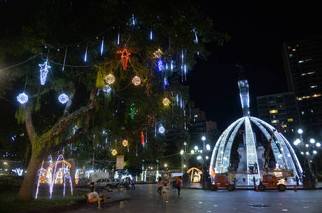 Câmara Municipal inaugura iluminação de Natal 2016 - Câmara