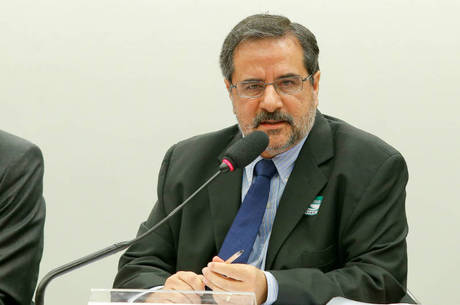 Ex-funcionário da Petrobras revela que recebeu propina por 13 anos Ex-funcionário da Petrobras revela que recebeu propina por 13 anos