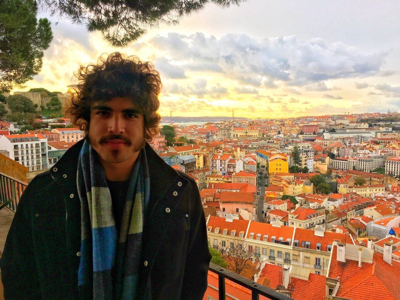 Caio Castro Exibe Novo Visual Em Viagem A Portugal Entretenimento R7 Famosos E Tv