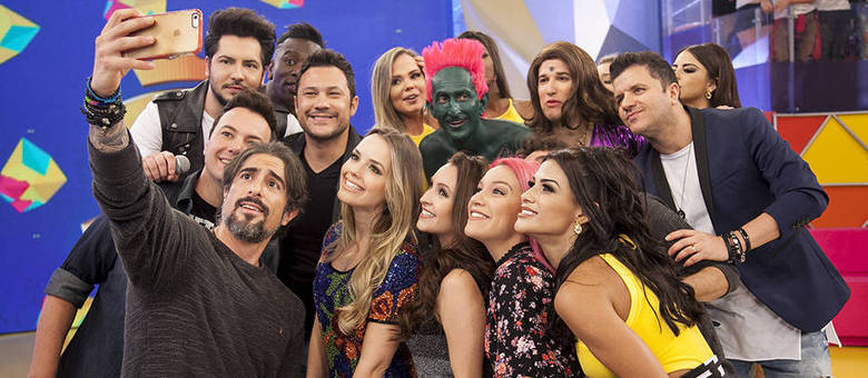 Convidados incríveis brilham no palco do Legendários Convidados incríveis brilham no palco do Legendários