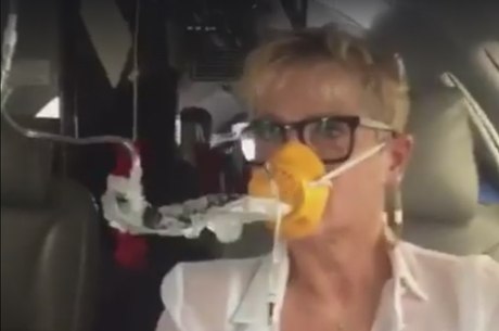 Xuxa durante pouso de emergência no avião