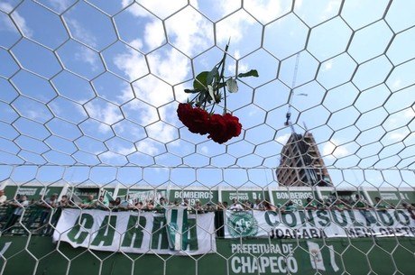 Chapecoense homenageou seus jogadores no último sábado (3)