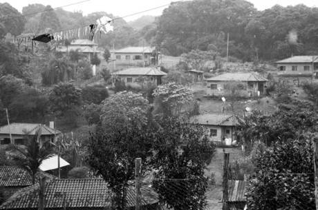 110 casas foram construídas pela CDHU há oito anos na aldeia 110 casas foram construídas pela CDHU há oito anos na aldeia